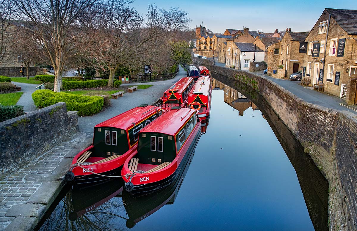 showing the view of SKIPTON CANAL BOATS on the stop